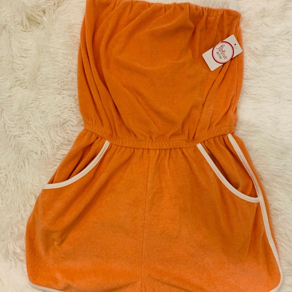 NWT. Sleeveless romper. Juniors small.